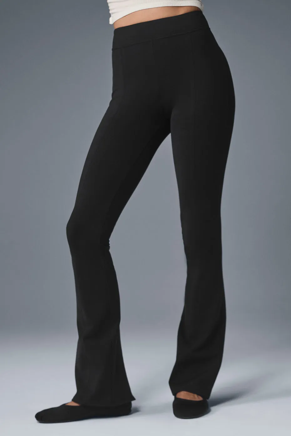 Airbrush High-Waist Kick-Back Legging - Black