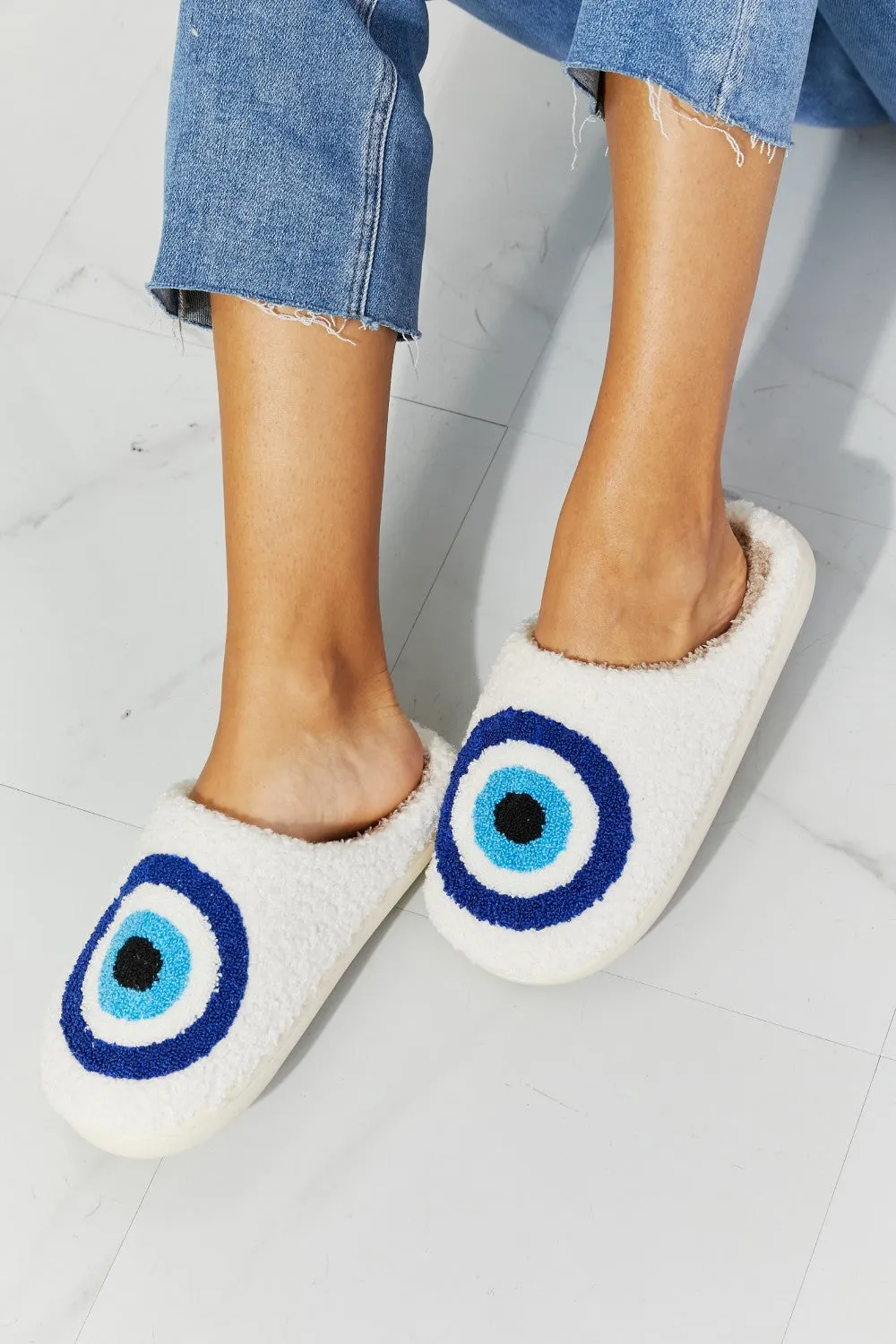 MMShoes Eye Plush White Slipper